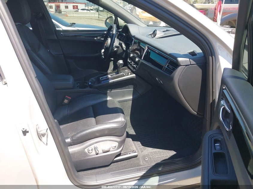 2023 Porsche Macan VIN WP1AA2A51PLB20209 IAAI salvage auction — LEFT SIDE, Salvage Title, sold $19,700 on 2026-07-29 (photo 5)
