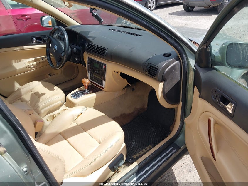 2002 Volkswagen Passat VIN WVWRH63B72P135826 IAAI salvage auction — NORMAL WEAR, Affidavit In Lieu Of Title (Washington), sold $250 on 2026-07-08 (photo 5)
