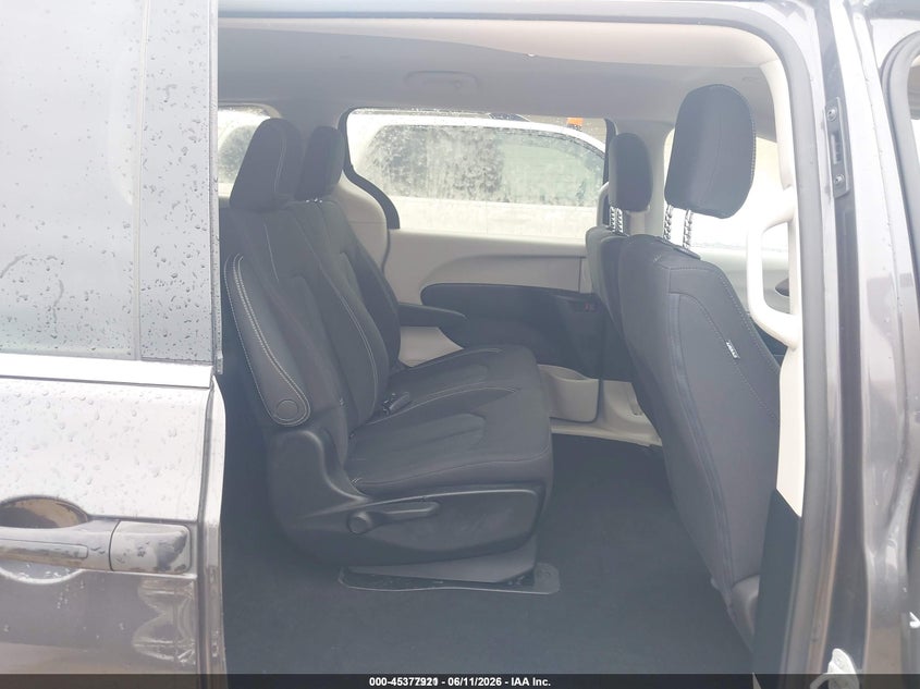 2020 Chrysler Voyager VIN 2C4RC1AG5LR249307 IAAI salvage auction — NORMAL WEAR, Sf97 (Wisconsin), sold $9,200 on 2026-08-11 (photo 8)