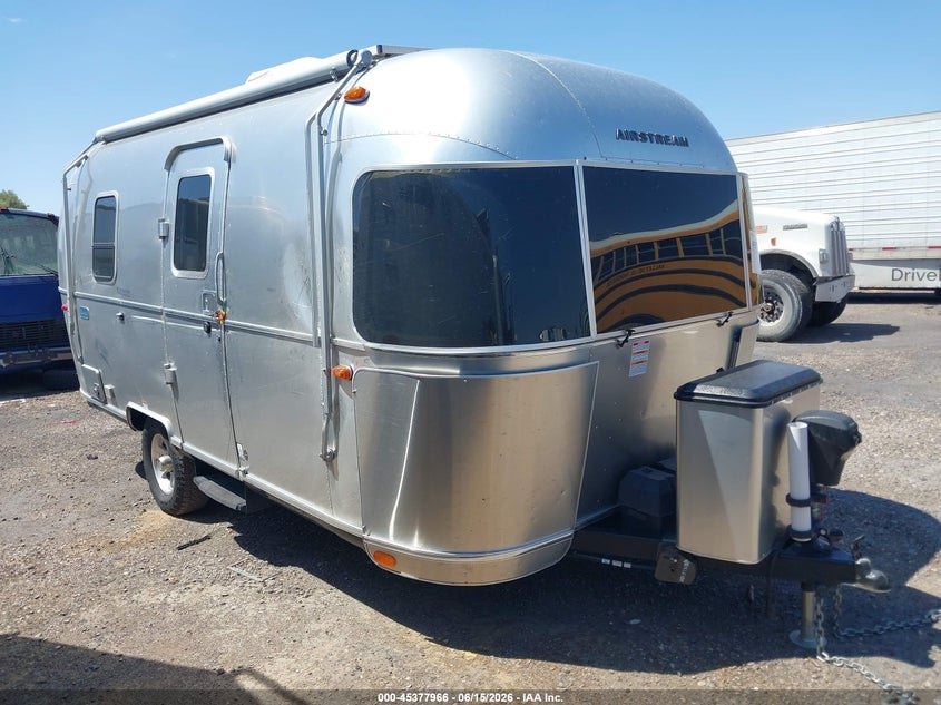2022 Airstream Travel trailer VIN 1STCMAD1XNJ562291 IAAI salvage auction — SIDE, Salvage (Arizona), sold $18,000 on 2026-07-07 (photo 1)