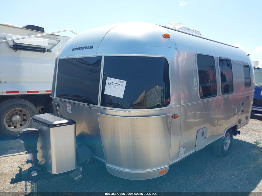 2022 Airstream Travel trailer VIN 1STCMAD1XNJ562291 IAAI salvage auction — SIDE, Salvage (Arizona), sold $18,000 on 2026-07-07 (photo 2)