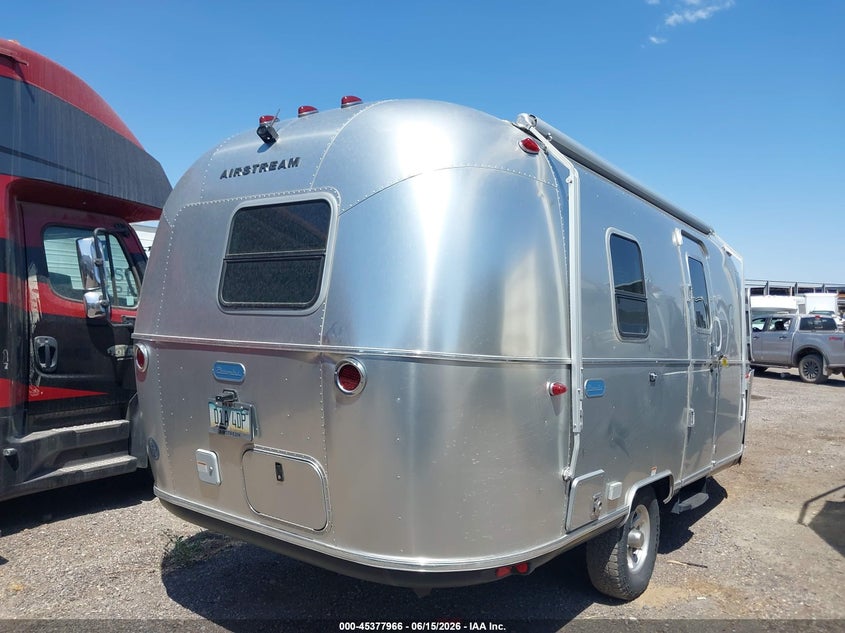 2022 Airstream Travel trailer VIN 1STCMAD1XNJ562291 IAAI salvage auction — SIDE, Salvage (Arizona), sold $18,000 on 2026-07-07 (photo 3)