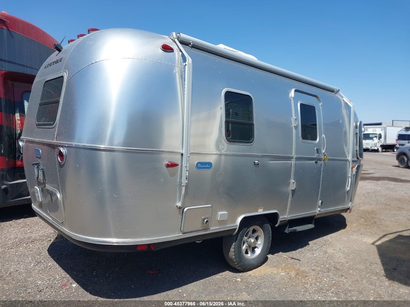 2022 Airstream Travel trailer VIN 1STCMAD1XNJ562291 IAAI salvage auction — SIDE, Salvage (Arizona), sold $18,000 on 2026-07-07 (photo 4)