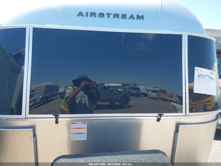2022 Airstream Travel trailer VIN 1STCMAD1XNJ562291 IAAI salvage auction — SIDE, Salvage (Arizona), sold $18,000 on 2026-07-07 (photo 7)