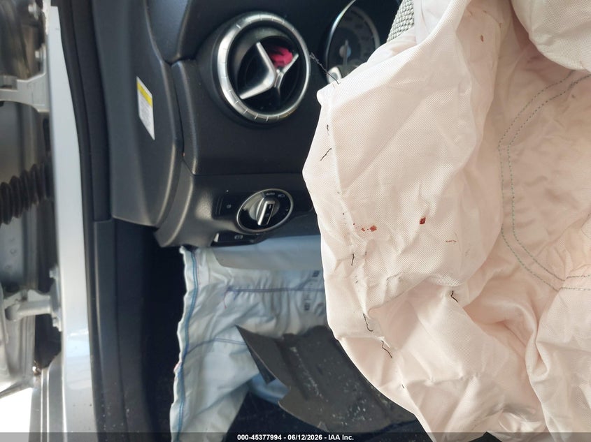 2014 Mercedes-benz Cla-klasse VIN WDDSJ4EB7EN056735 IAAI salvage auction — BIO HAZARD, Salvage Title, sold $725 on 2026-07-15 (photo 6)