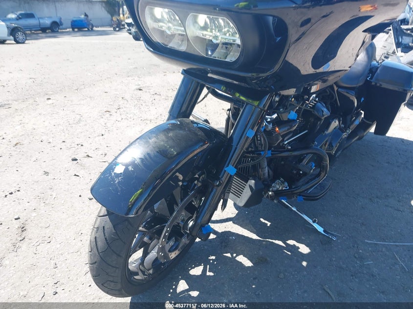 2021 Harley-davidson Road glide VIN 1HD1KTP25MB675004 IAAI salvage auction — LEFT FRONT, Salvage Title, sold $8,300 on 2026-07-15 (photo 2)