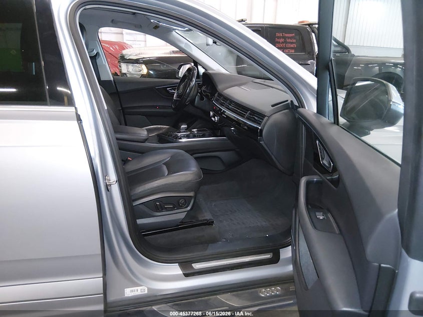 2017 Audi Q7 VIN WA1LAAF79HD002896 IAAI salvage auction — RIGHT FRONT, Salvage (Oregon), sold $5,500 on 2026-09-03 (photo 5)