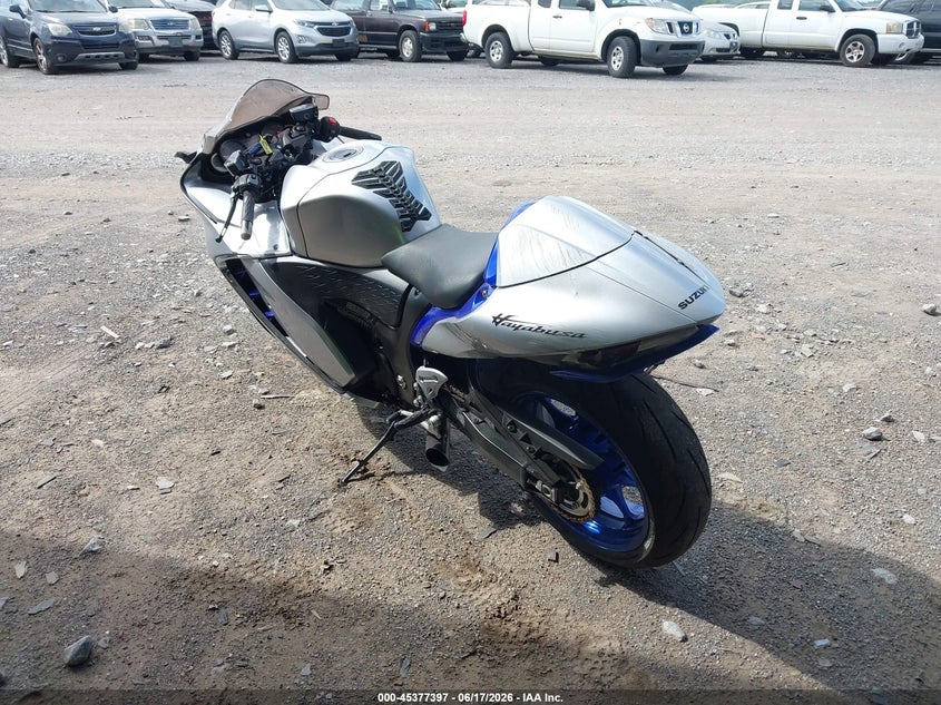 2025 Suzuki VIN JS1EJ11B1S7100508 IAAI salvage auction — SIDE, Salvage Title, sold $3,550 on 2026-07-28 (photo 3)