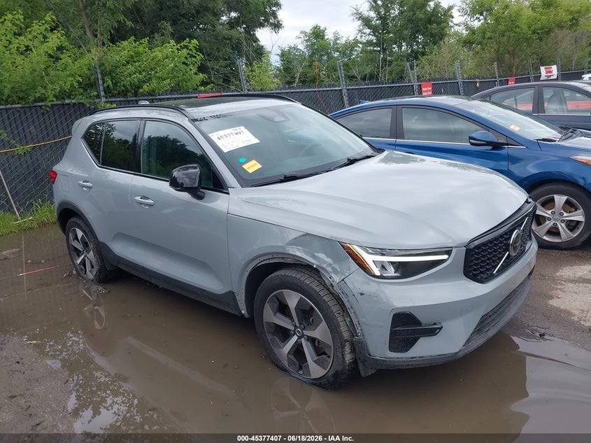 2024 Volvo Xc40 VIN YV4L12UK3R2287818 IAAI salvage auction — RIGHT FRONT, Salvage Title, sold $10,100 on 2026-07-29 (photo 1)