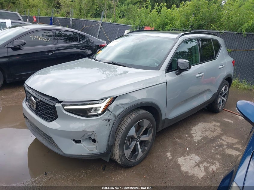 2024 Volvo Xc40 VIN YV4L12UK3R2287818 IAAI salvage auction — RIGHT FRONT, Salvage Title, sold $10,100 on 2026-07-29 (photo 2)