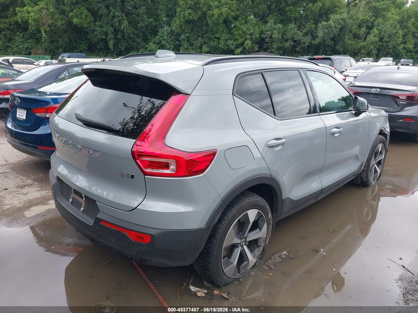 2024 Volvo Xc40 VIN YV4L12UK3R2287818 IAAI salvage auction — RIGHT FRONT, Salvage Title, sold $11,800 on 2026-07-29 (photo 4)
