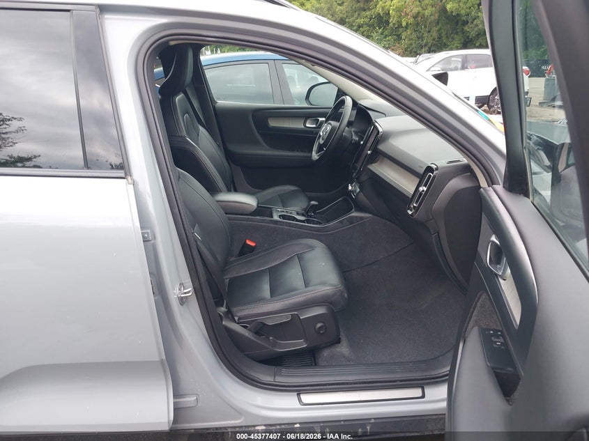 2024 Volvo Xc40 VIN YV4L12UK3R2287818 IAAI salvage auction — RIGHT FRONT, Salvage Title, sold $10,100 on 2026-07-29 (photo 5)