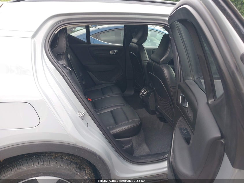 2024 Volvo Xc40 VIN YV4L12UK3R2287818 IAAI salvage auction — RIGHT FRONT, Salvage Title, sold $10,100 on 2026-07-29 (photo 8)