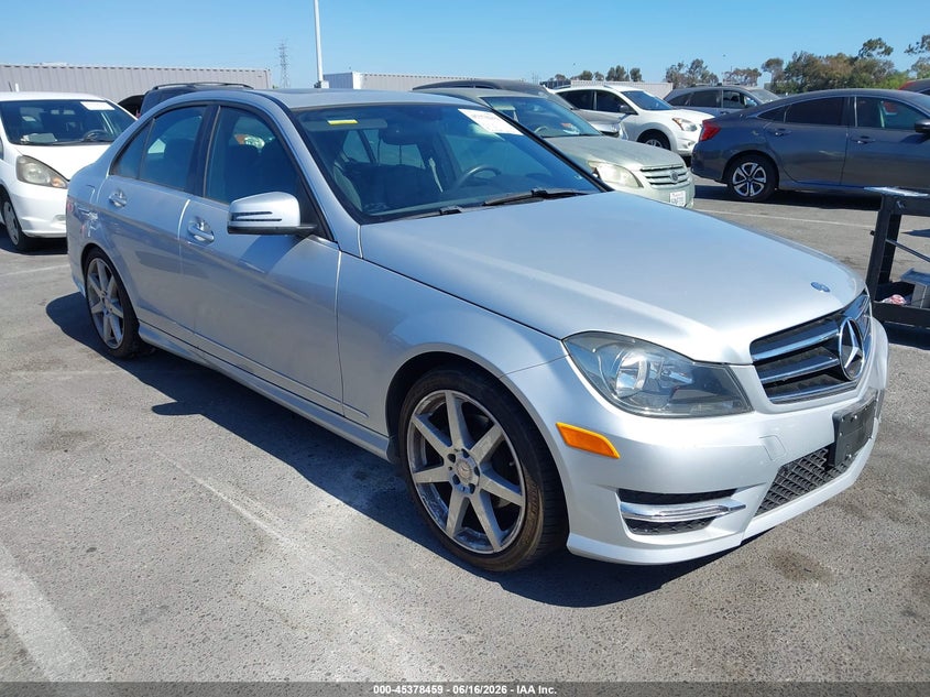 2014 Mercedes-benz C-klasse VIN WDDGF4HB2EA960938 IAAI salvage auction — SIDE, Salvage Title, sold $2,550 on 2026-07-12 (photo 1)