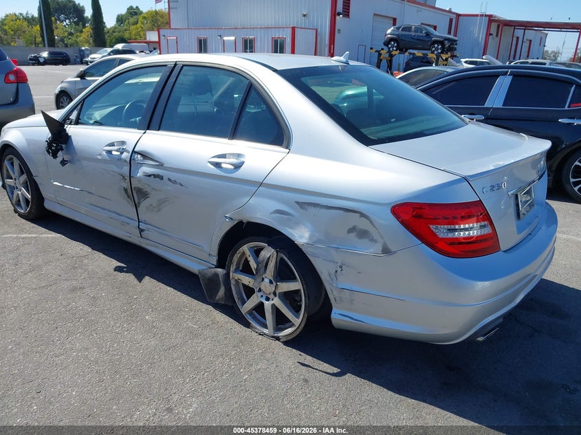 2014 Mercedes-benz C-klasse VIN WDDGF4HB2EA960938 IAAI salvage auction — SIDE, Salvage Title, sold $2,550 on 2026-07-12 (photo 3)