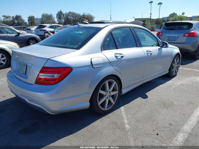 2014 Mercedes-benz C-klasse VIN WDDGF4HB2EA960938 IAAI salvage auction — SIDE, Salvage Title, sold $2,550 on 2026-07-12 (photo 4)
