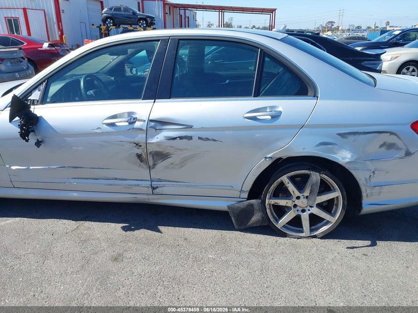 2014 Mercedes-benz C-klasse VIN WDDGF4HB2EA960938 IAAI salvage auction — SIDE, Salvage Title, sold $2,550 on 2026-07-12 (photo 6)