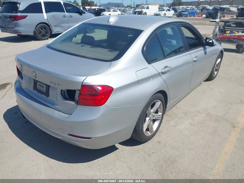 2013 BMW 3er VIN WBA3B5C53DF591419 IAAI salvage auction — LEFT SIDE, Salvage (California), sold $1,700 on 2026-07-08 (photo 4)