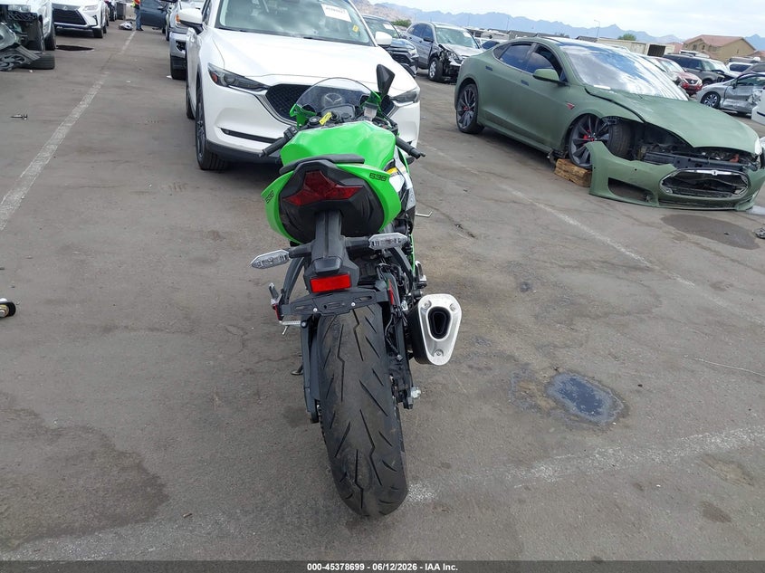 2025 Kawasaki Zx VIN JKBZXJK12SA009171 IAAI salvage auction — LEFT SIDE, Salvage Title, sold $3,050 on 2026-07-21 (photo 6)