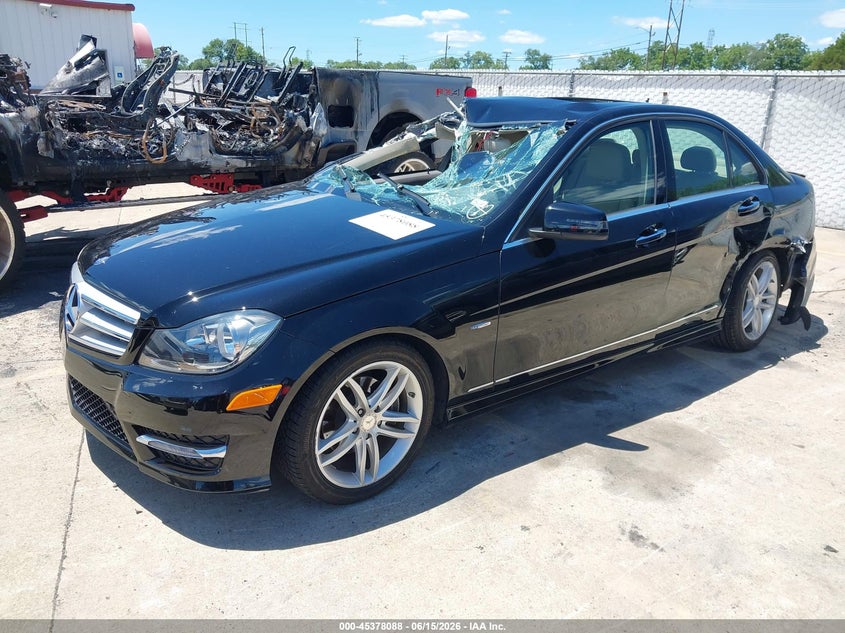 2012 Mercedes-benz C-klasse VIN WDDGF4HB3CA643344 IAAI salvage auction — LEFT & RIGHT, Salvage Title, sold $1,325 on 2026-08-04 (photo 2)