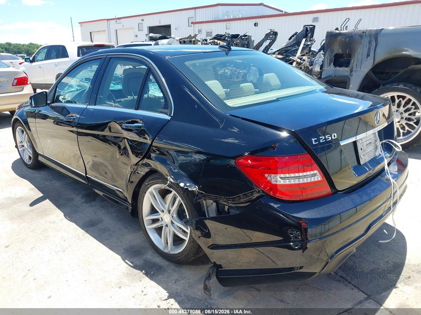2012 Mercedes-benz C-klasse VIN WDDGF4HB3CA643344 IAAI salvage auction — LEFT & RIGHT, Salvage Title, sold $1,325 on 2026-08-04 (photo 3)