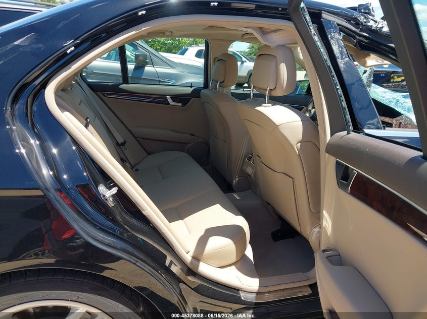 2012 Mercedes-benz C-klasse VIN WDDGF4HB3CA643344 IAAI salvage auction — LEFT & RIGHT, Salvage Title, sold $1,325 on 2026-08-04 (photo 8)