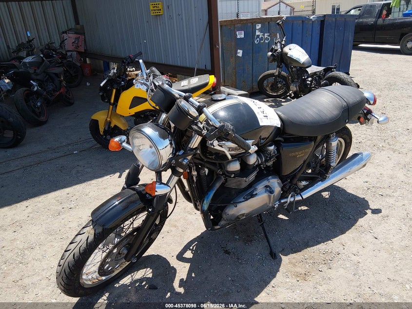 2013 Triumph motorcycle Thruxton VIN SMT920K18DT572978 IAAI salvage auction — SIDE, Salvage (California), sold $675 on 2026-07-14 (photo 2)