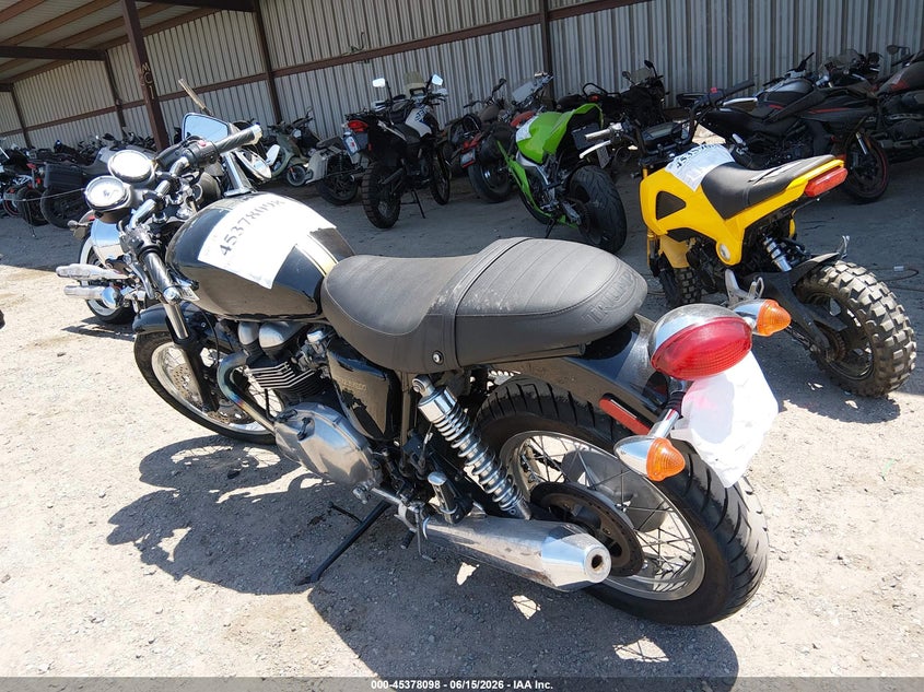 2013 Triumph motorcycle Thruxton VIN SMT920K18DT572978 IAAI salvage auction — SIDE, Salvage (California), sold $675 on 2026-07-14 (photo 3)