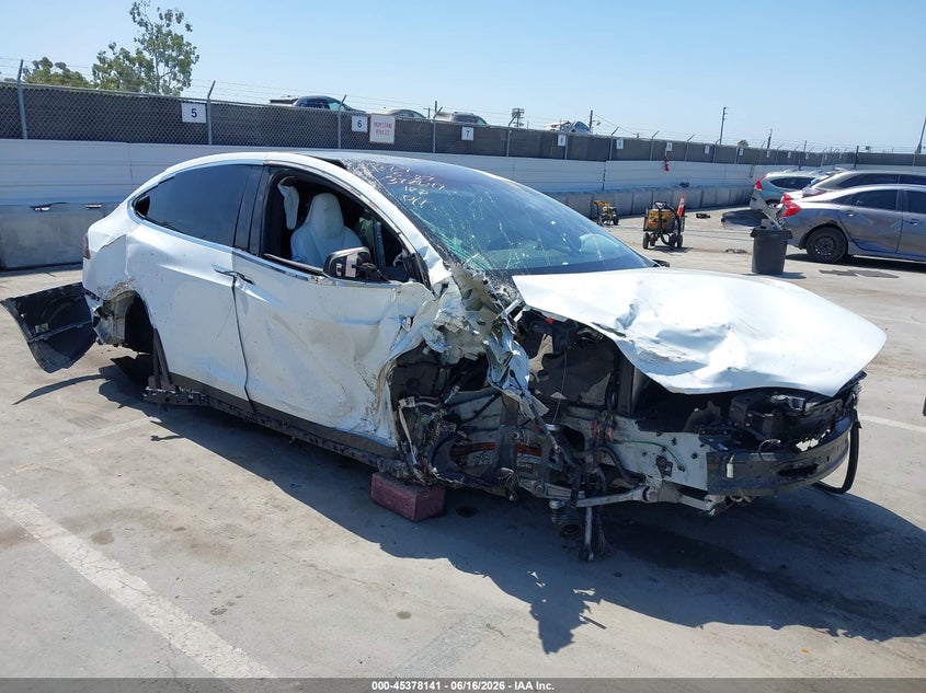 2018 Tesla Model x VIN 5YJXCBE2XJF091535 IAAI salvage auction — FRONT & REAR, Salvage Title, sold $3,175 on 2026-09-09 (photo 1)