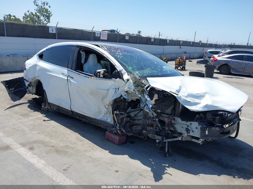 2018 Tesla Model x VIN 5YJXCBE2XJF091535 IAAI salvage auction — FRONT & REAR, Salvage Title, sold $3,175 on 2026-09-09 (photo 6)
