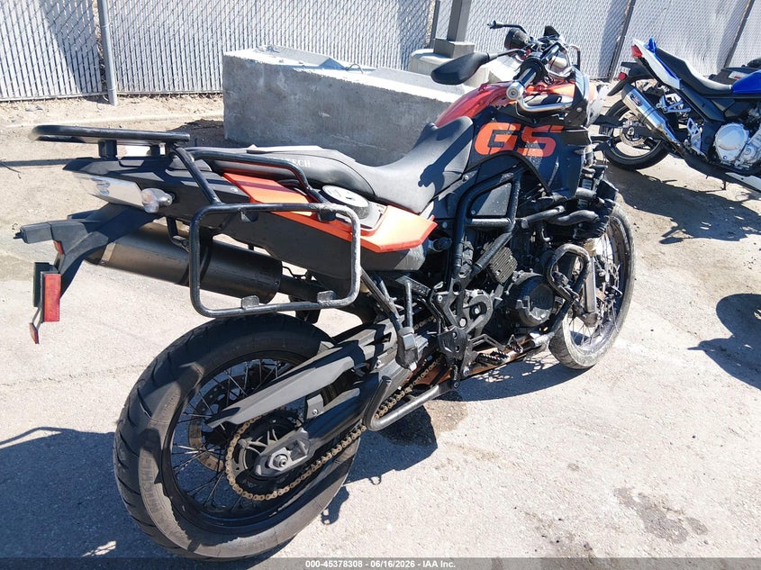2010 BMW F 800 VIN WB1022905AZU02020 IAAI salvage auction — FRONT END, Salvage (Idaho), sold $350 on 2026-07-31 (photo 4)