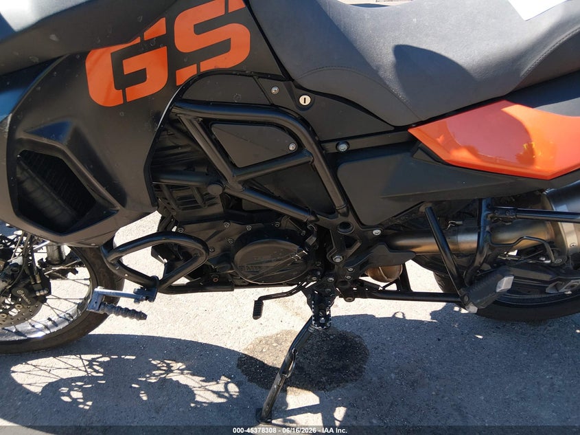 2010 BMW F 800 VIN WB1022905AZU02020 IAAI salvage auction — FRONT END, Salvage (Idaho), sold $350 on 2026-07-31 (photo 9)