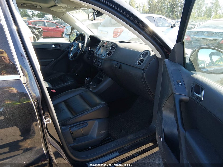 2011 Volkswagen Tiguan VIN WVGBV7AX9BW567625 IAAI salvage auction — NORMAL WEAR, Clear (Washington), sold $375 on 2026-07-22 (photo 5)
