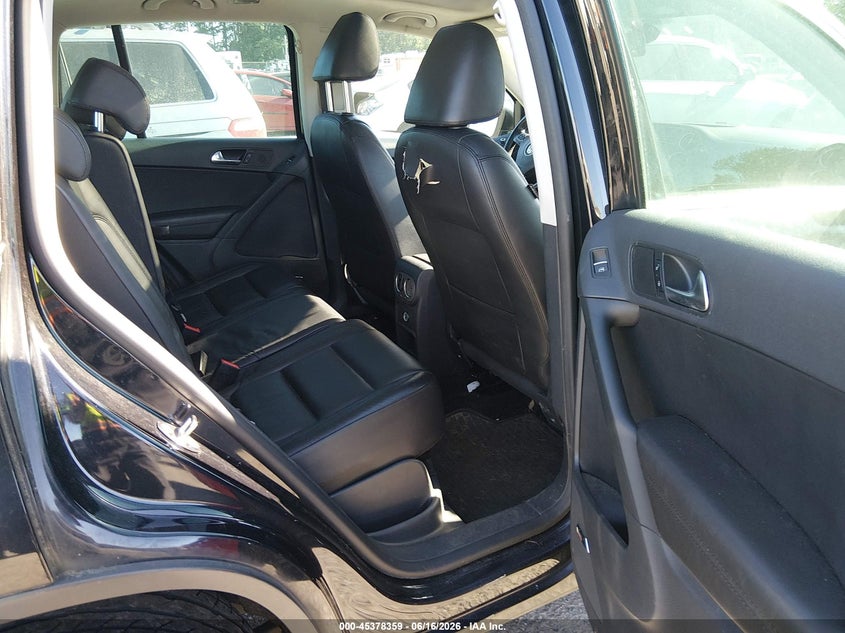 2011 Volkswagen Tiguan VIN WVGBV7AX9BW567625 IAAI salvage auction — NORMAL WEAR, Clear (Washington), sold $375 on 2026-07-22 (photo 8)