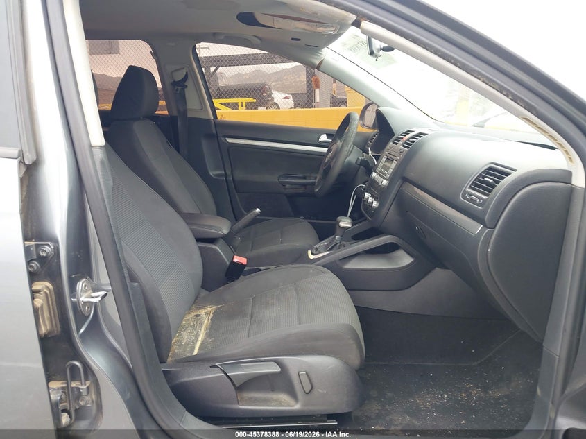 2010 Volkswagen Jetta VIN 3VWJZ7AJ2AM080178 IAAI salvage auction — SIDE, Salvage (California), sold $300 on 2026-09-16 (photo 5)