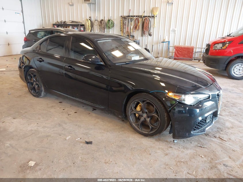 2018 Alfa romeo Giulia VIN ZARFAEEN5J7592406 — IAAI salvage auction photo