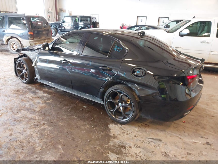 2018 Alfa romeo Giulia VIN ZARFAEEN5J7592406 IAAI salvage auction — SIDE, Clear (Michigan), sold $7,400 on 2026-07-23 (photo 3)