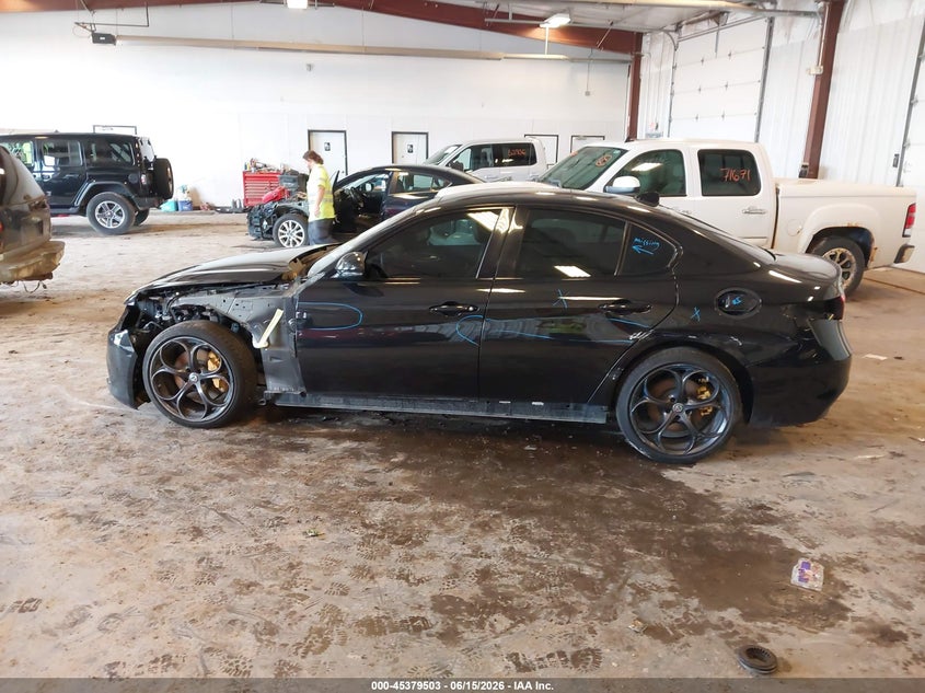 2018 Alfa romeo Giulia VIN ZARFAEEN5J7592406 IAAI salvage auction — SIDE, Clear (Michigan), sold $7,400 on 2026-07-23 (photo 6)
