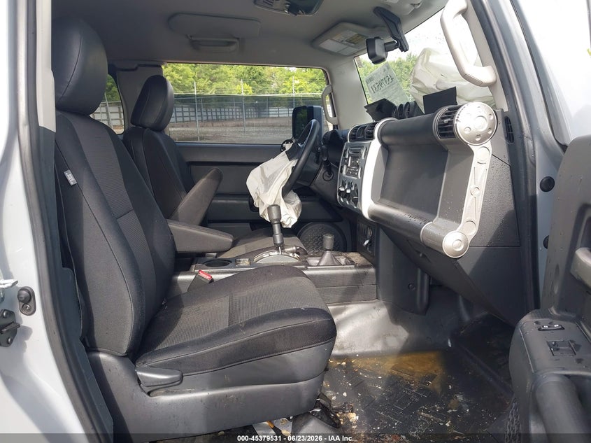 2014 Toyota Fj cruiser VIN JTEBU4BF7EK206414 IAAI salvage auction — SIDE, Salvage (Tennessee), sold $10,100 on 2026-07-10 (photo 5)