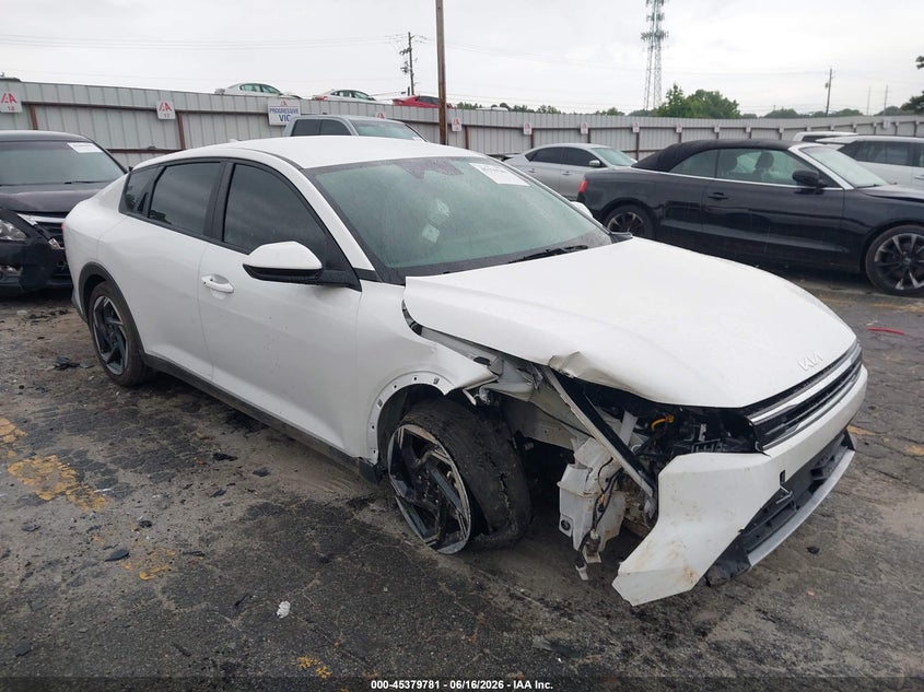 2025 Kia K4 VIN 3KPFU4DE2SE178580 IAAI salvage auction — RIGHT FRONT, Salvage Title, sold $8,125 on 2026-08-19 (photo 1)
