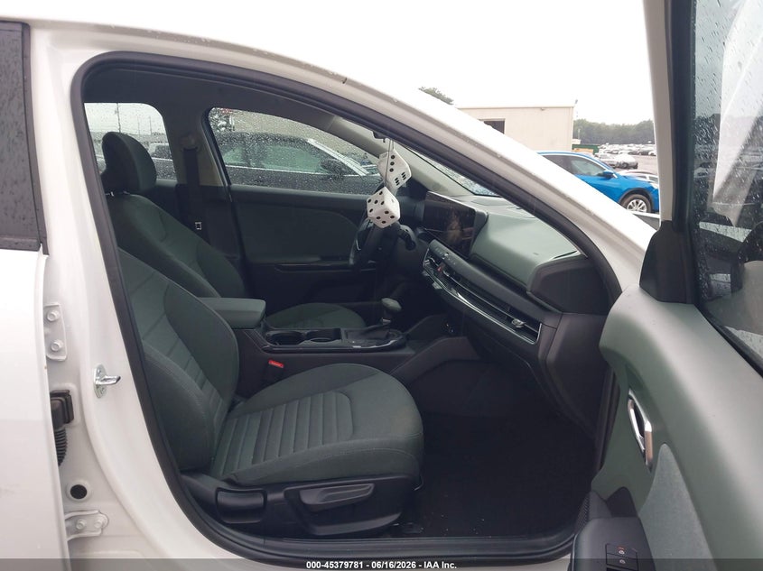 2025 Kia K4 VIN 3KPFU4DE2SE178580 IAAI salvage auction — RIGHT FRONT, Salvage Title, sold $8,125 on 2026-08-19 (photo 5)