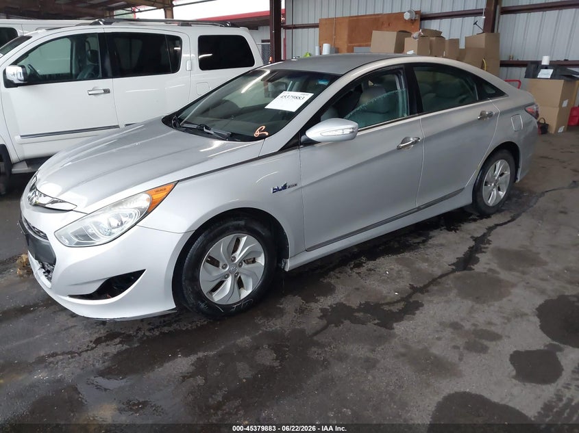 2015 Hyundai Sonata hybrid VIN KMHEC4A4XFA128637 IAAI salvage auction — NORMAL WEAR, Clear (Mississippi), sold $425 on 2026-07-28 (photo 2)