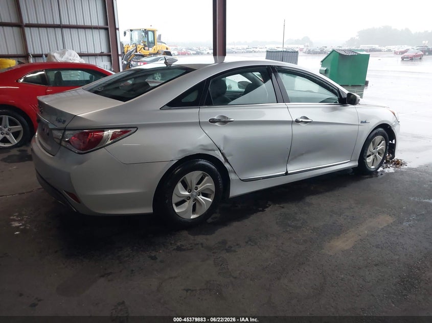 2015 Hyundai Sonata hybrid VIN KMHEC4A4XFA128637 IAAI salvage auction — NORMAL WEAR, Clear (Mississippi), sold $425 on 2026-07-28 (photo 4)