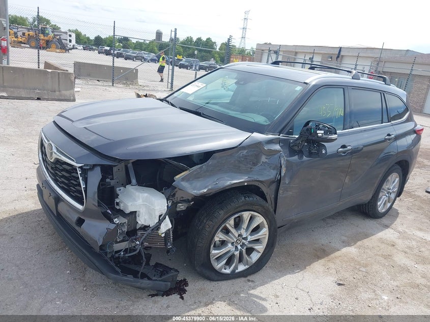 2021 Toyota Highlander VIN 5TDDZRBH7MS530113 IAAI salvage auction — SUSPENSION, Salvage (Wisconsin), sold $8,900 on 2026-07-28 (photo 2)