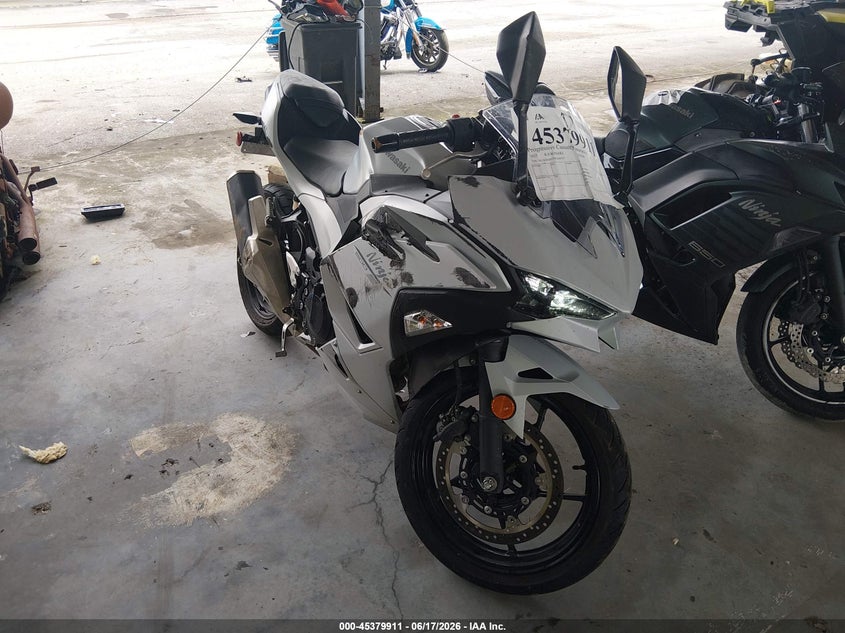 2025 Kawasaki Ninja VIN ML5EXGH17SDA56727 IAAI salvage auction — FRONT END, Salvage (Louisiana), sold $925 on 2026-07-28 (photo 1)