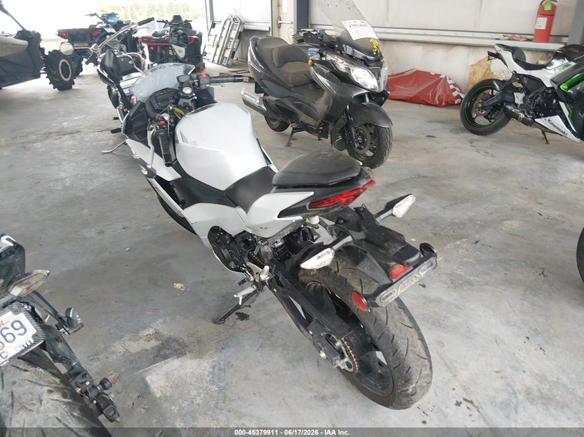 2025 Kawasaki Ninja VIN ML5EXGH17SDA56727 IAAI salvage auction — FRONT END, Salvage (Louisiana), sold $925 on 2026-07-28 (photo 3)