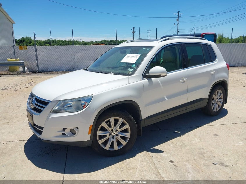 2009 Volkswagen Tiguan VIN WVGAV75N79W544472 IAAI salvage auction — NORMAL WEAR, Clear (Missouri), sold $400 on 2026-07-14 (photo 2)