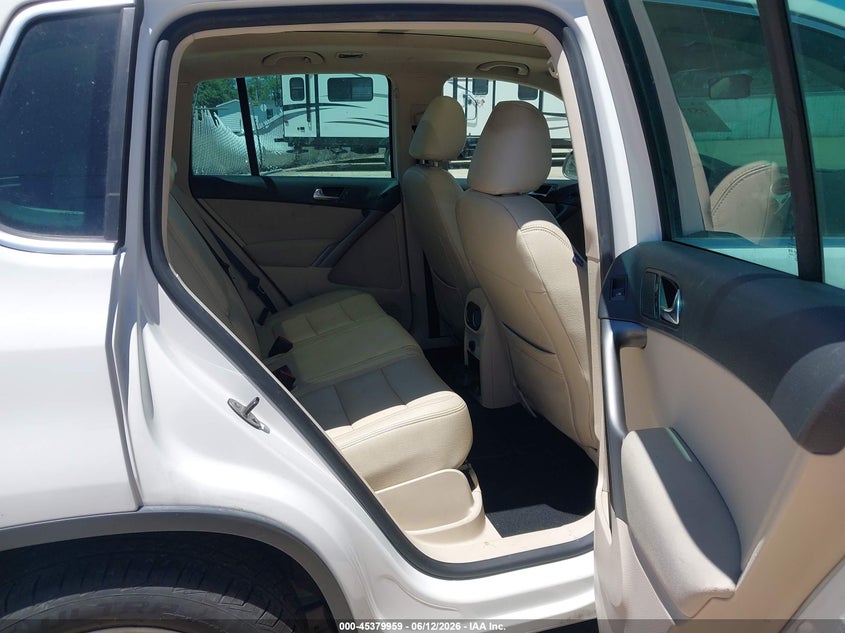 2009 Volkswagen Tiguan VIN WVGAV75N79W544472 IAAI salvage auction — NORMAL WEAR, Clear (Missouri), sold $400 on 2026-07-14 (photo 8)