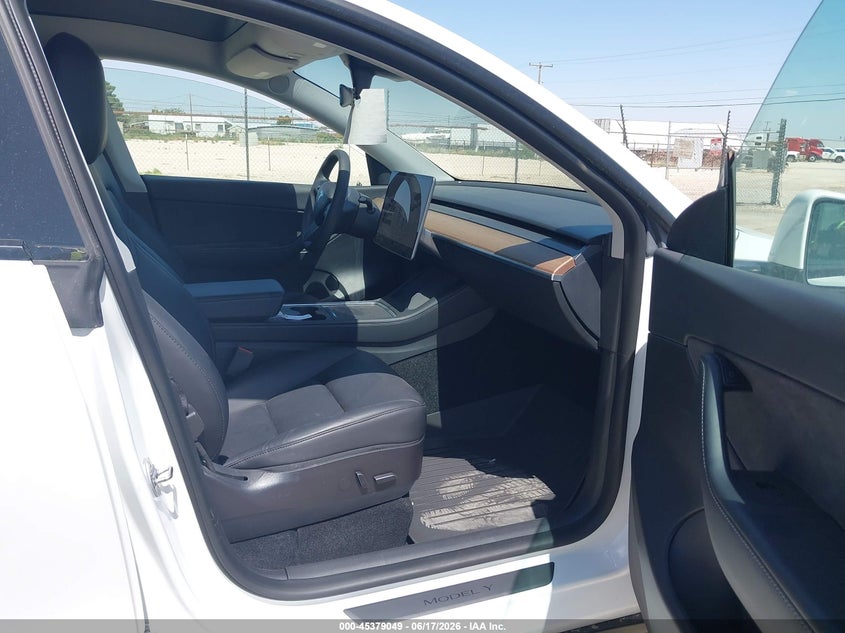 2021 Tesla Model y VIN 5YJYGDEE4MF303722 IAAI salvage auction — SIDE, Clear (Montana), sold $11,850 on 2026-07-16 (photo 5)