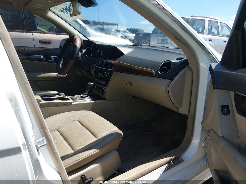 2013 Mercedes-benz C class VIN WDDGF8AB2DG070873 IAAI salvage auction — NORMAL WEAR, Clear (Tennessee), sold $2,675 on 2026-07-16 (photo 5)